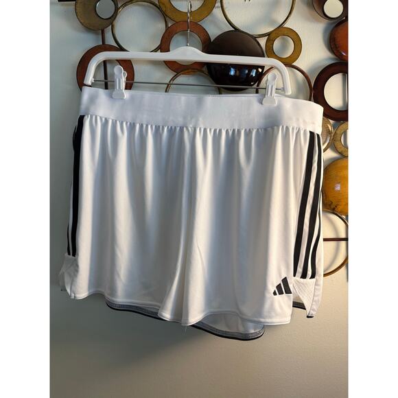 Women’s Adidas xl white shorts - Picture 1 of 3